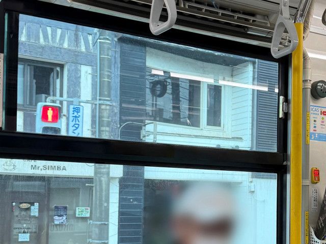北海道「電車にエアコンを設置するお金がない。せや！」　まさかの家庭用ルームエアコンを設置
